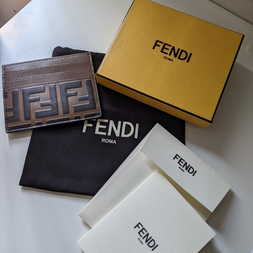 BRAND NEW AUTHENTIC FENDI "FF" LEATHER CARD HOLDER